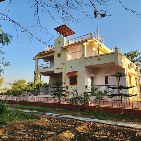 Farmhouse Close To Nature - Kesari Farm Gandhinagar Eksteriør bilde