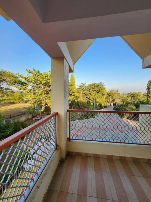 Farmhouse Close To Nature - Kesari Farm Gandhinagar Eksteriør bilde