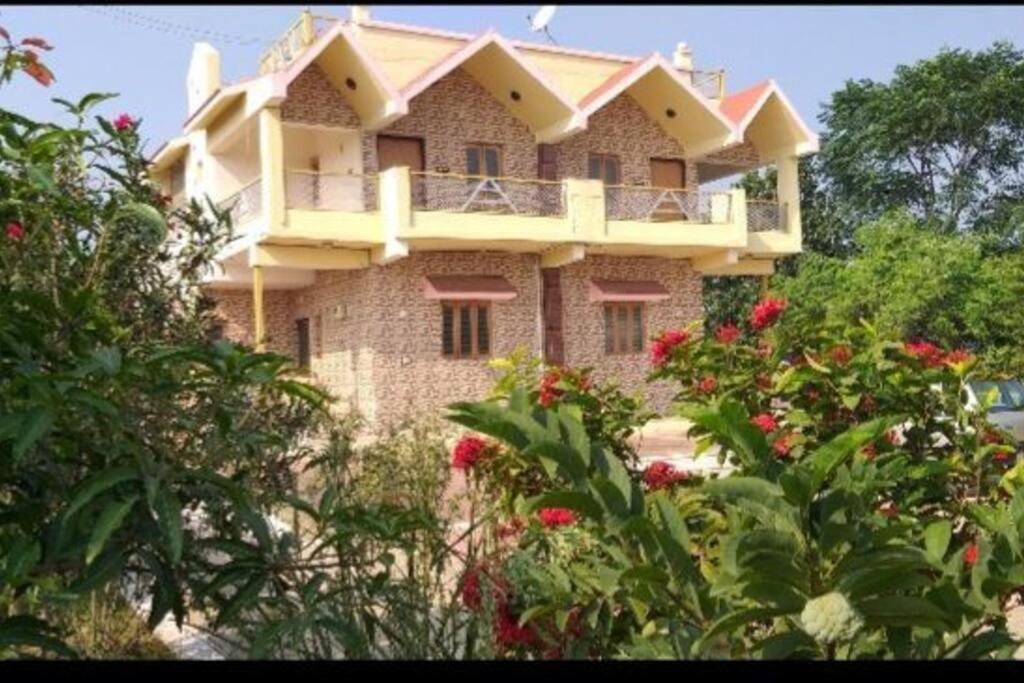 Farmhouse Close To Nature - Kesari Farm Gandhinagar Eksteriør bilde