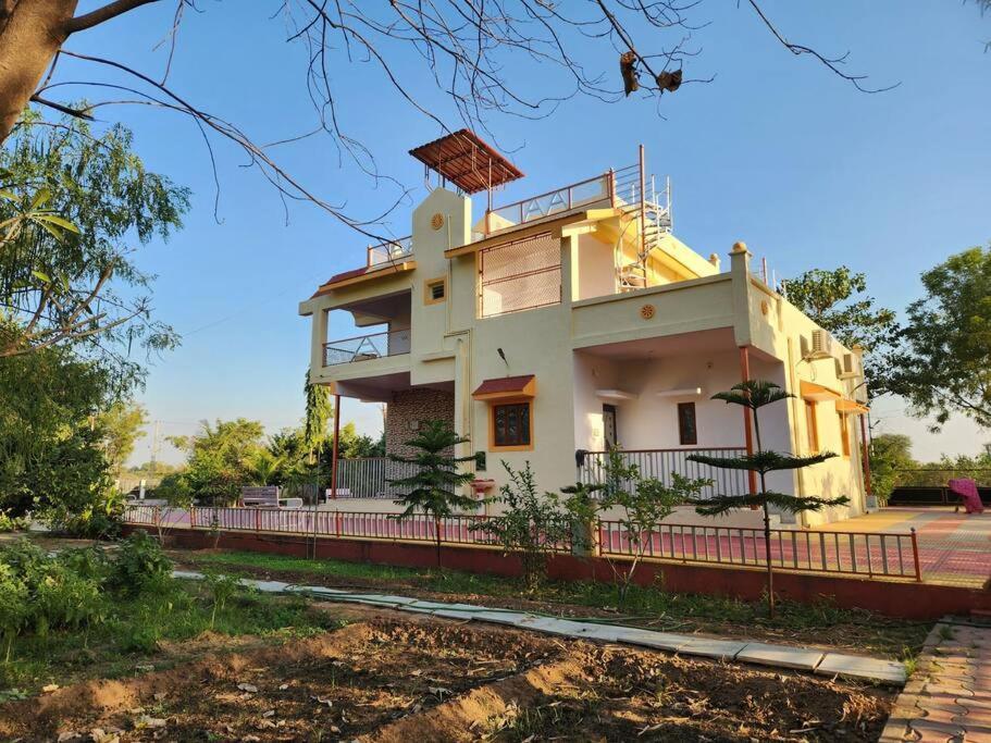 Farmhouse Close To Nature - Kesari Farm Gandhinagar Eksteriør bilde